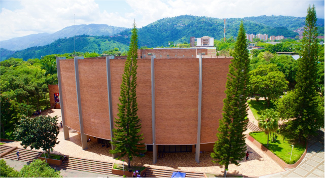 Foto fachada Auditorio Luis A Calvo