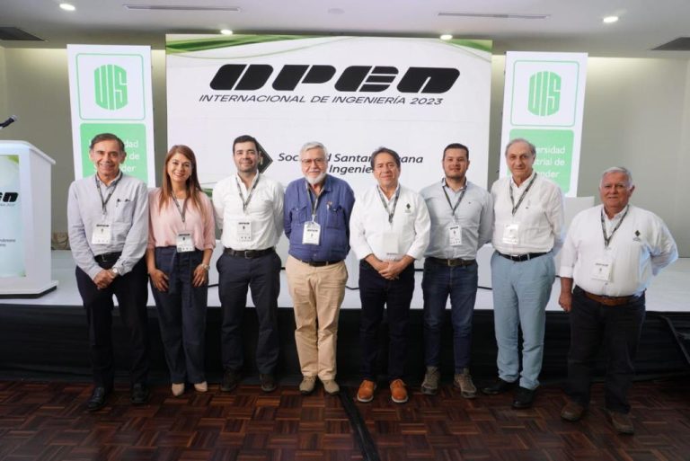 Participantes e invitados al panel de aguas, medio ambiente y saneamiento básico